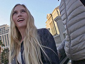 前回ロスでナンパしたフ〇〇ーズ店員が職替えしてたまたまラスベガスにいたので日本人のち〇こが忘れられないと再びAV出演 エマ（19歳） サンプル動画サムネイル